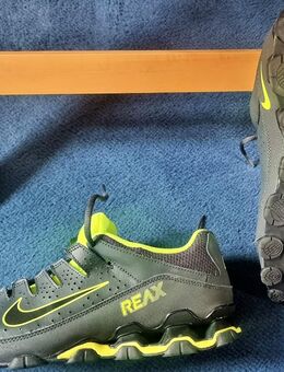 NIKE Sneaker REAX 8 TR In Schwarz und Neon Grün 616272-036 US10 - Verden (Aller)