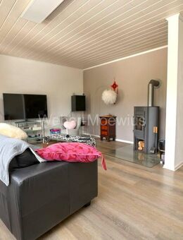 Attraktives Einfamilienhaus mit toller Aussicht, überdachter Terrasse, Balkon und Garten - Gummersbach