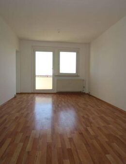 2-Zimmer-Wohnung mit wunderschöner Aussicht und Balkon zu vermieten! - Rosenbach (Vogtland)