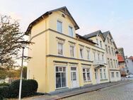 Cuxhaven-Stadtzentrum: Mehrfamilienhaus mit 7 Wohneinheiten und 1 Gewerbeeinheit - Cuxhaven