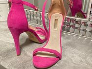 Pinke High Heels von sexy curvy Latina - München