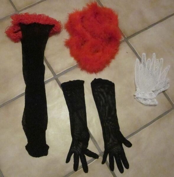 Faschings-Zubehör: Netz-Strapse + Netz-Strumpfhose + 2 Paar Handschuhe - München