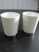 2 Zahnputzbecher Porzellan weiß mit Edelstahl zus. 3,- in 24944