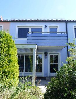 Ihr neues Zuhause: Charmantes Reihenhaus mit Terrasse und Balkon – 131,50 m² Wohnkomfort in bester Lage von Feucht - Feucht