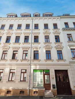 ALTBAUFLAIR ÜBER DEN DÄCHERN LEIPZIGS // Dachgeschosswohnung mit 2 Zimmern, Balkon und Galerie - Leipzig