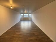 Provisionsfreie und barrierefrei zugängliche 4 ZKB Wohnung mit Balkon :: bereits teilrenoviert :: - Lampertheim