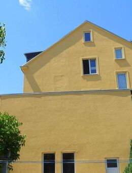 Gemütliche Dachwohnung mit Laminatboden, Essküche & Badewanne - Limbach-Oberfrohna
