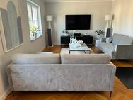 Samt Sofas und Hocker Fluente in grau von Westwing - Leipzig