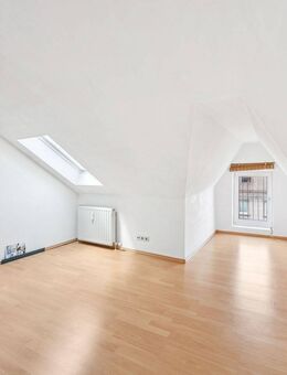 Romantische Dachgeschosswohnung mit Altbauflair und Blick über die Dächer Nürnbergs - Nürnberg