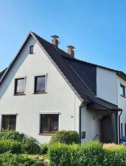 immo-schramm.de: Gepflegtes 1-2-Familienhaus mit Garage, Carport, schönem Garten - Hambergen