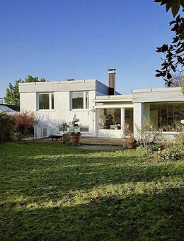 Charmanter BUNGALOW mit Split-Level-Architektur mit großen Garten und Südterrasse - Neusäß