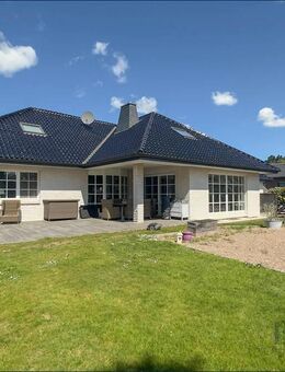 Exklusiver Bungalow mit Doppelgarage und Vollkeller - Langen (Landkreis Cuxhaven)