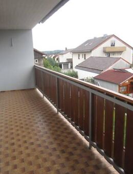 Schöne 5-Zimmerwohnung mit großen Balkon und Gartenmitbenutzung - Ergoldsbach