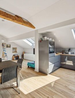 Stilvoll wohnen unter dem Dach - exklusives Wohnerlebnis, ausgebaut mit Liebe zum Detail in Raubling - Raubling