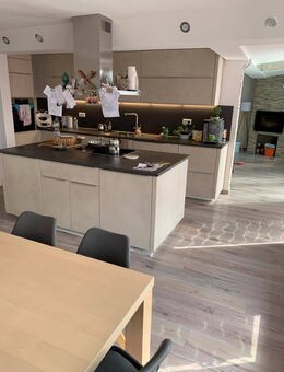 Großes Einfamilienhaus mit Südterrasse und Kaminofen - Gäufelden