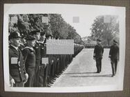 Foto 1943 , Großadmiral Karl Dönitz beim Abschreiten Ehrenf Kaserne Kriegsmarine - Berlin