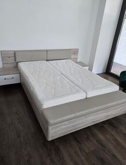 Schönes Bett beleuchtet, komplett mit hochw.Matratzen, Lieferung - Mels