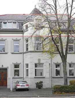 Vierzimmer-Dachwohnung mit großer Loggia sucht ruhige Mieter - Bergheim (Nordrhein-Westfalen)