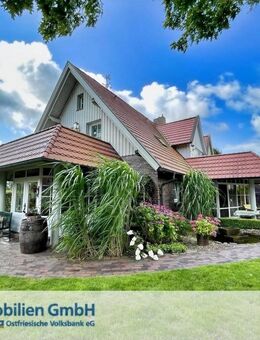 Hochwertiges Wohnhaus im Landhausstil mit liebevoll angelegtem Garten und großer Halle - Großefehn
