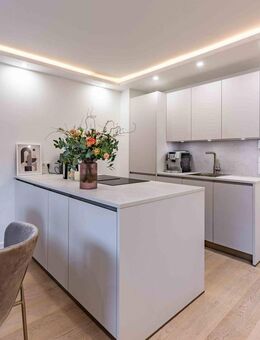 Stilvoll wohnen in Bestlage: Exklusive Wohnung mit zwei Balkonen in Uhlenhorst! - Hamburg