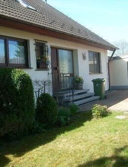 Wohnhaus mit Doppelgarage in Tuningen! - Tuningen