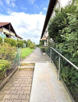 **Wohn(t)raum auf zwei Etagen mit Balkon und Stil** - Königsbrunn