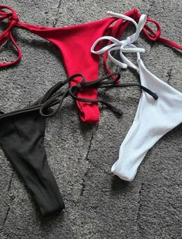 3 Tangas Bademode schwarz rot weiß - Berlin