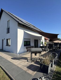 Neuwertiges Haus in angenehmer Lage - Gronau (Leine)