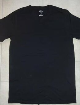 Männer-Basic-T-Shirt mit V-Ausschnitt zu verkaufen *neu* Größe M - Walsrode