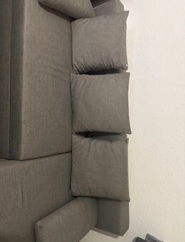 graues Sofa für bis zu drei Personen - Berlin Neukölln