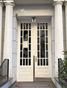 Ruhige Lage, Aufzug, Stuck, 2 Balkone sucht - Hamburg