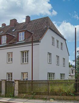 Dreifamilienhaus in Hof, zentrumsnah aber ruhig gelegen - Hof
