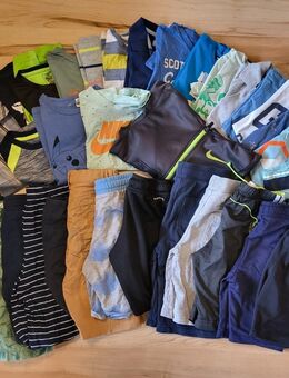 Jungen Kleiderpaket Gr. 122-128, 33 Teile, H&M, Adidas, Nike, Jack&Jones u.a. - Erlangen