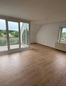 4 Zimmer Dachgeschoss Wohnung mit Balkon in ruhiger Lage - Arzberg (Sachsen)