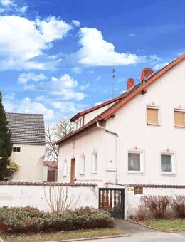 Kleiner Hof mit Wohnhaus, Scheune und Garagen in Eitensheim - Eitensheim