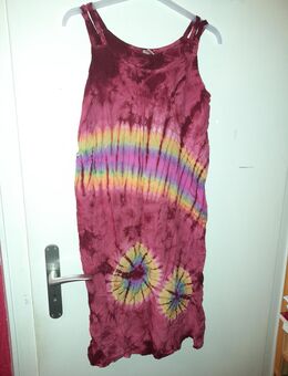 Knielanges rotes Sommer-Kleid mit Muster - Nürnberg