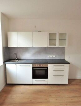 Schöne 2 Zimmer EG Wohnung mit Einbauküche, Erstbezug nach Sanierung - Essen