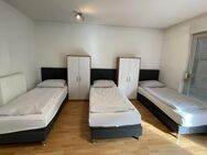 4-Zimmerwohnung mit 3 Schlafzimmer, TV, Internet, Küche, Dusche/Wc, Waschmaschine, Trockner und Parkplätze - Sinsheim