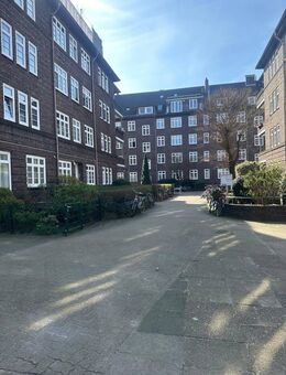 Neu Sanierte Möblierte 2 Zimmer Altbau Wohnung in Fuhle (Wasmannstr) ,50 m²,mit Holzfußboden, Hohe Decken , Wohnküche ,Fernwärme - Hamburg