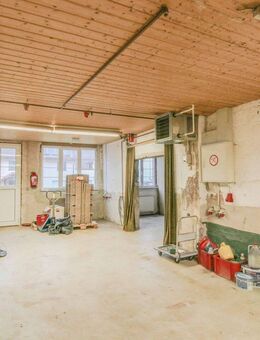 Wohn- und Geschäftshaus mit Top-Potenzial ! Aktuell 1 Etage Gewerbefläche + 2 Etagen Wohnfläche - Bisingen