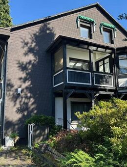 Attraktives Einfamilienhaus mit Einliegerwohnung , Garage und Wintergarten in ruhiger Lage von Helsa - Helsa