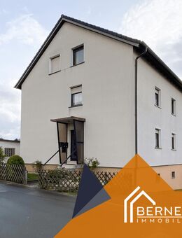 Kapitalanleger aufgepasst!!! 3 Familienwohnhaus mit großer Halle und Doppelgarage vollvermietet! - Sparneck