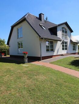 ALLES NEU-EINZIEHEN FERTIG, HOCHWERTIGES 3 Familien Landhaus direkt am SEE, BOOTSSTEG, BOOT, Video - Nordwestuckermark
