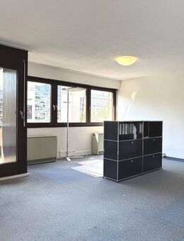 Zentral gelegene 2,5-Zimmer-Wohnung mit Westterrasse & Garagenbox in Sindelfingen - Sindelfingen