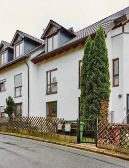 Provisionsfrei und ein eigener Garten! Modernisierte und helle 2 Zimmer Wohnung mit Terrasse & Balkon, neue Böden! Ruhig im Grünen - Heroldsberg