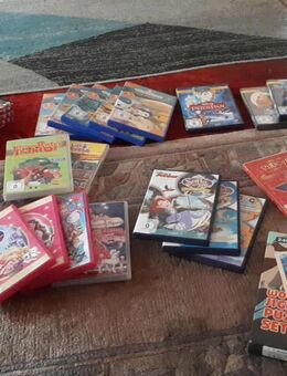 30 bis 32 beliebte Kinder DVD 's neuwertig + 1 puzzle im 4er Set aus Holz. - Siegen (Universitätsstadt) Niederschelden