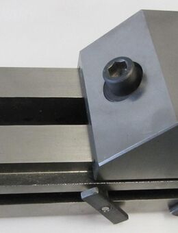 2 Schraubstöcke, Niederzug oder mit Winkeleinstellung - Dreieich Zentrum