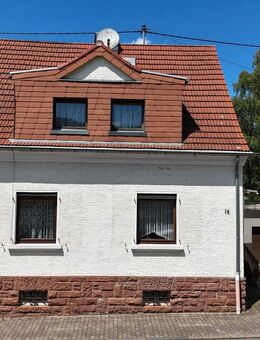 Doppelhaushälfte mit großem Garten und Garage in Merzig - ideal für Familien - Merzig