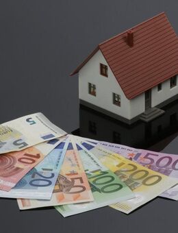 Welche Dame steht einem etwas ungewöhnlichen, aber Sicherheit bietenden Beziehungsmodell offen gegenüber? - Itzehoe