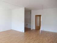 3-Raum-Wohnung mit Balkon und Aufzug - Crimmitschau